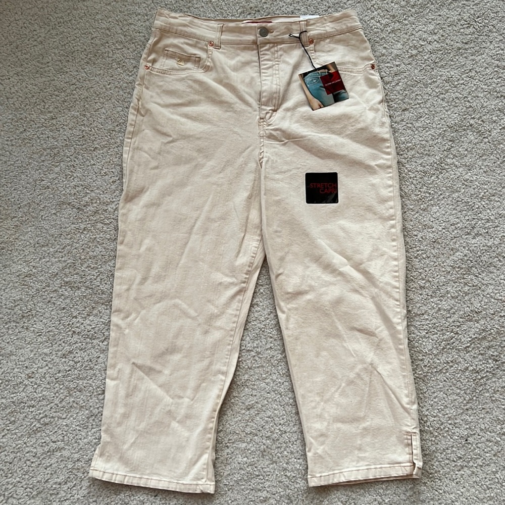 Gloria Vanderbilt Natural/Cream-Colored Capris (size 12)